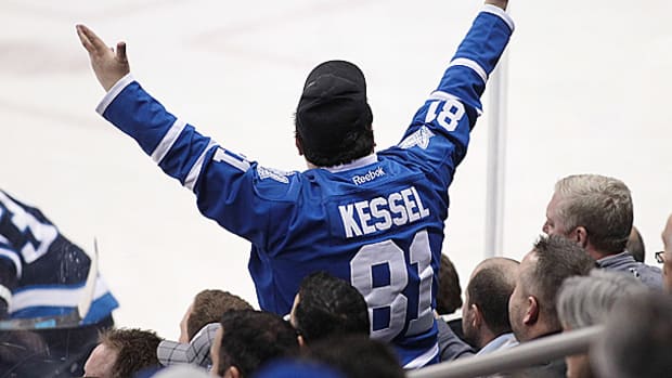 toronto-maple-leafs-fan.jpg